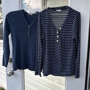 Two long sleeve ribbed V-neck ripped navy blue shirts lucky, Denver Hayes